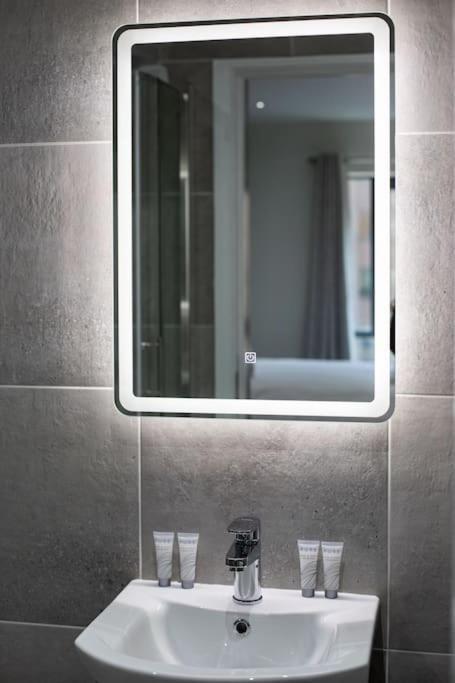 בלפסט Luxury, Sleeps 6, City Centre מראה חיצוני תמונה