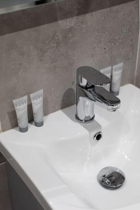 בלפסט Luxury, Sleeps 6, City Centre מראה חיצוני תמונה
